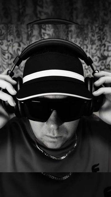 Слушаю Музыку В Наушниках