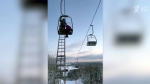 На горнолыжном курорте в Подмосковье около пятидесяти человек застряли на подъемнике.