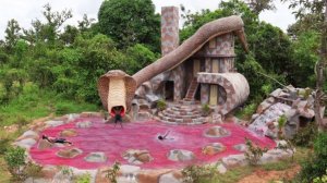Создали креативный сад, виллу с головой кобры и бассейном. Примитивными методами.
