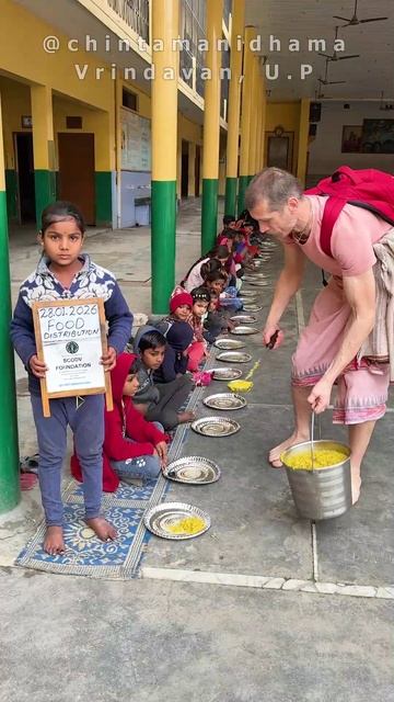 25 - 31 января. Видеоотчет о кормлении детей в школе Сандипани Муни смотреть онлайн
