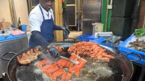 уличная еда Лондона. креветки и лобстеры