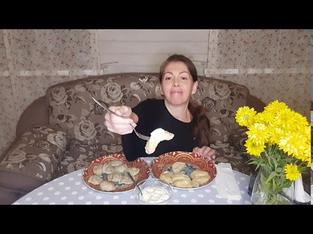 МукбангMukbang/Вареники с картошкой и творогом со сметанкой смотреть онлайн