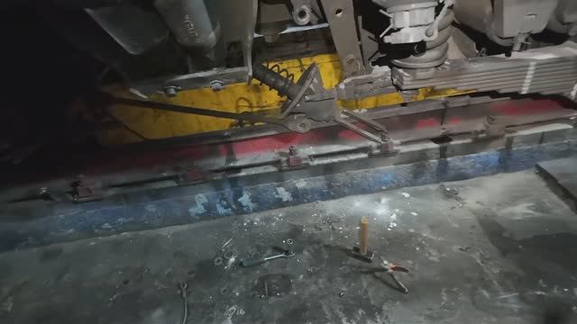 ЖД. Второй локомотив для пересылки. КЗ в катушке вентиля. Ревизия ТЦ. Подача песка. 119/26 смотреть онлайн