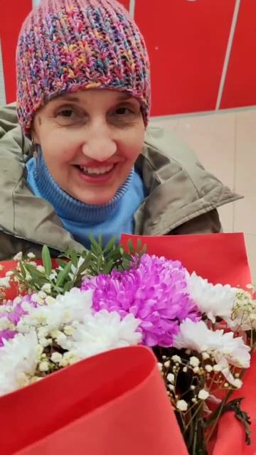 Сюрприз для любимой ❤️ Давно говорит ты мне цветочки не дарил 🤗😁 #цветыдлялюбимой #цветывподарок смотреть онлайн