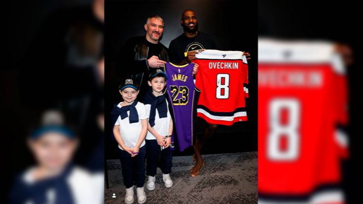 Овечкин с сыновьями сходил на матч НБА и обменялся майками с Леброном смотреть онлайн