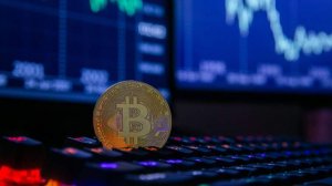 Стоимость биткоина опустилась ниже $80 тыс. впервые с апреля 2025 года