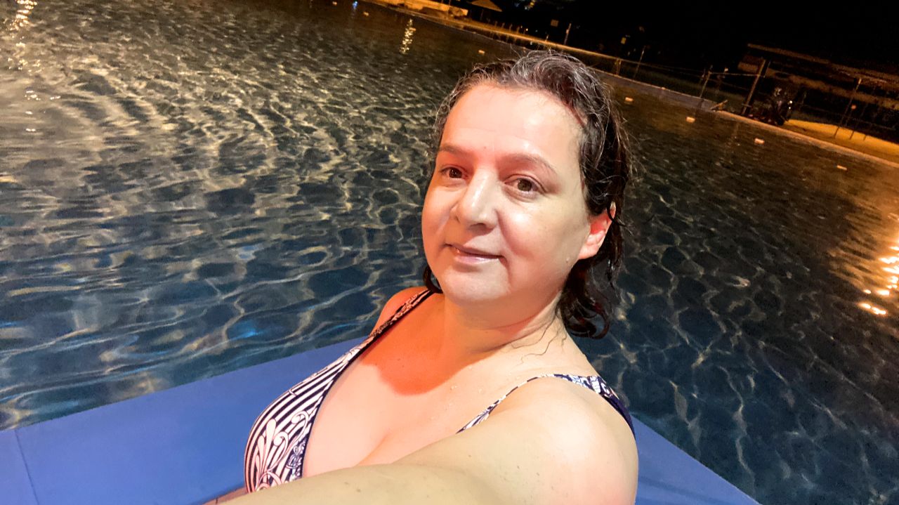 Трейлер: Адлер зимой, рыдаю второй день💥Ощущения от купанья в открытом бассейне в +1🔥Быт в номере! смотреть онлайн