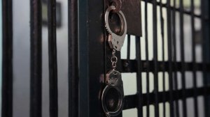 Столкнувший знакомого с балкона астраханец получил 11 лет и три месяца колонии