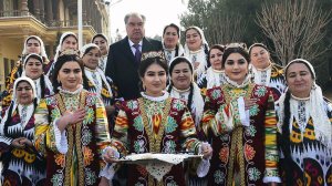 Эмомали Рахмон поздравил жителей Таджикистана с древним праздником Сада