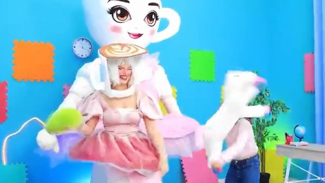 Балерина Капучино vs Капучино Ассасино Как стать популярной в колледже смотреть онлайн