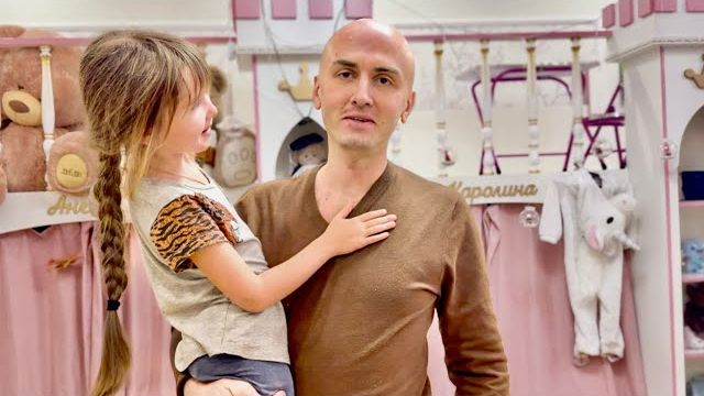 Это просто ШОК! У Дениса 16 день ГОЛОДОВКИ, Ангелина не узнала папу, а мы с Владом в СТУПОРЕ!!! смотреть онлайн