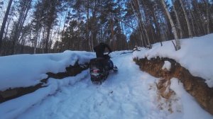 Ушли в горы на пяти снегоходах Нашли заброшенный посёлок и метеостанцию