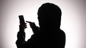 Телефонные аферисты «обменяли» 30 млн пенсионерки на билеты «банка приколов»