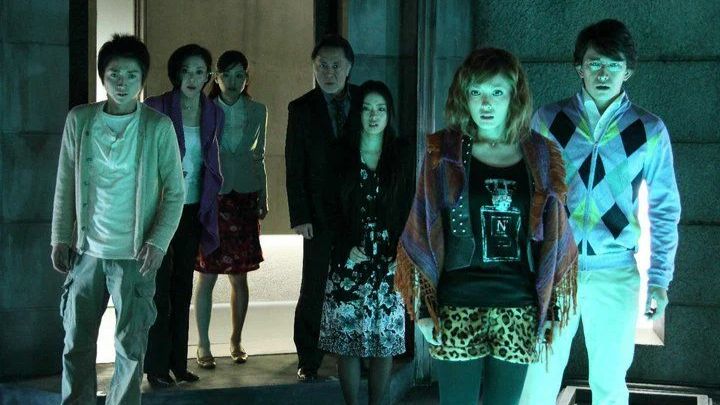 Семеро в западне (краткий пересказ фильма. KinoHot) смотреть онлайн