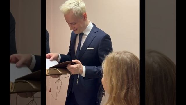 Юные поклонницы Ярослава... С благодарностью... смотреть онлайн