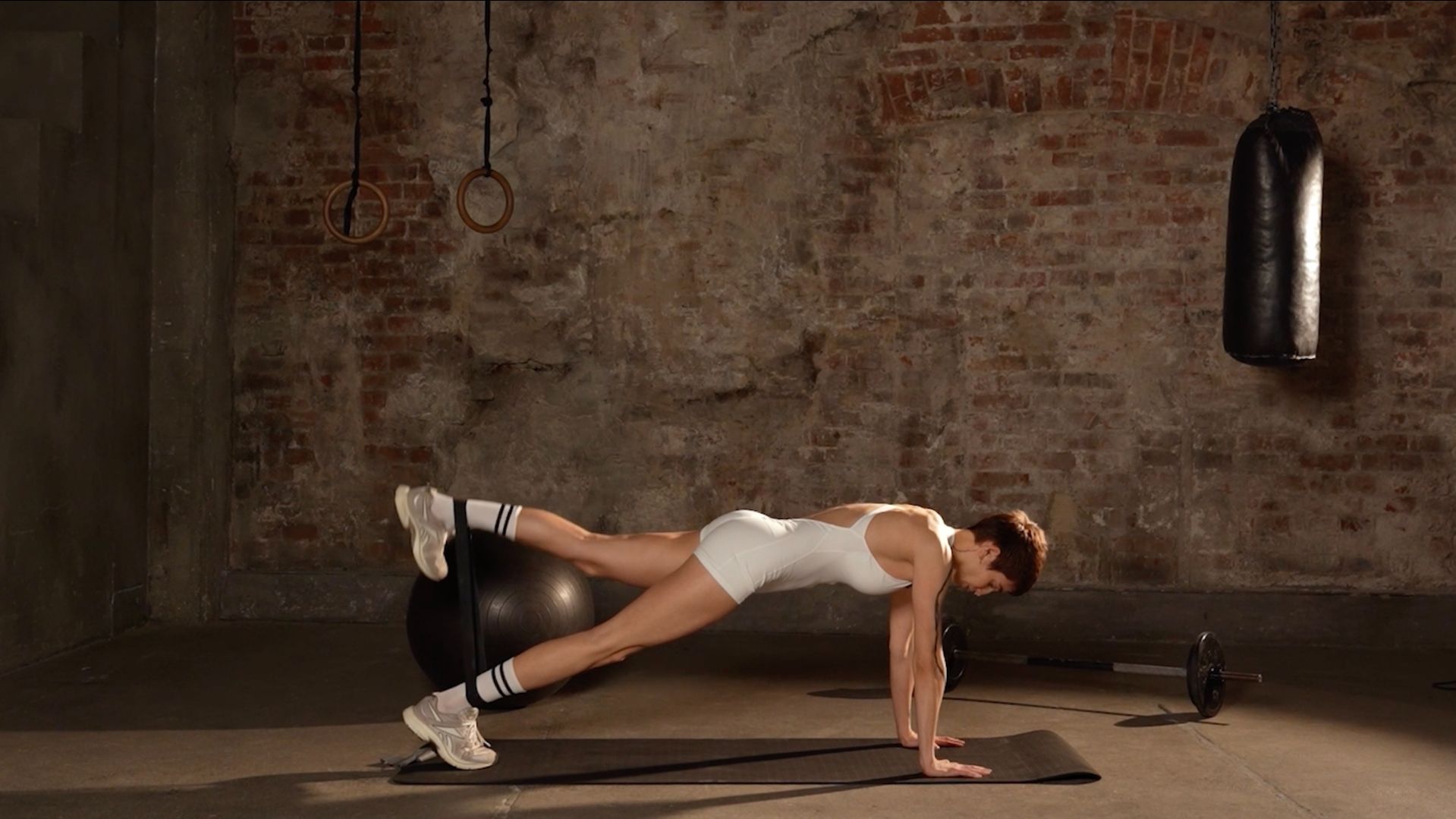 Тренировка для начинающих на все тело. Спортивная KĀMASŪTRA смотреть онлайн