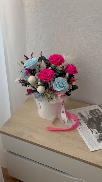 Композиция из стабилизированных цветов FlowDay смотреть онлайн