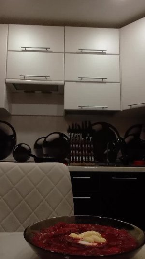 я села кушать и болтать свами