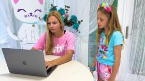 Настя учится