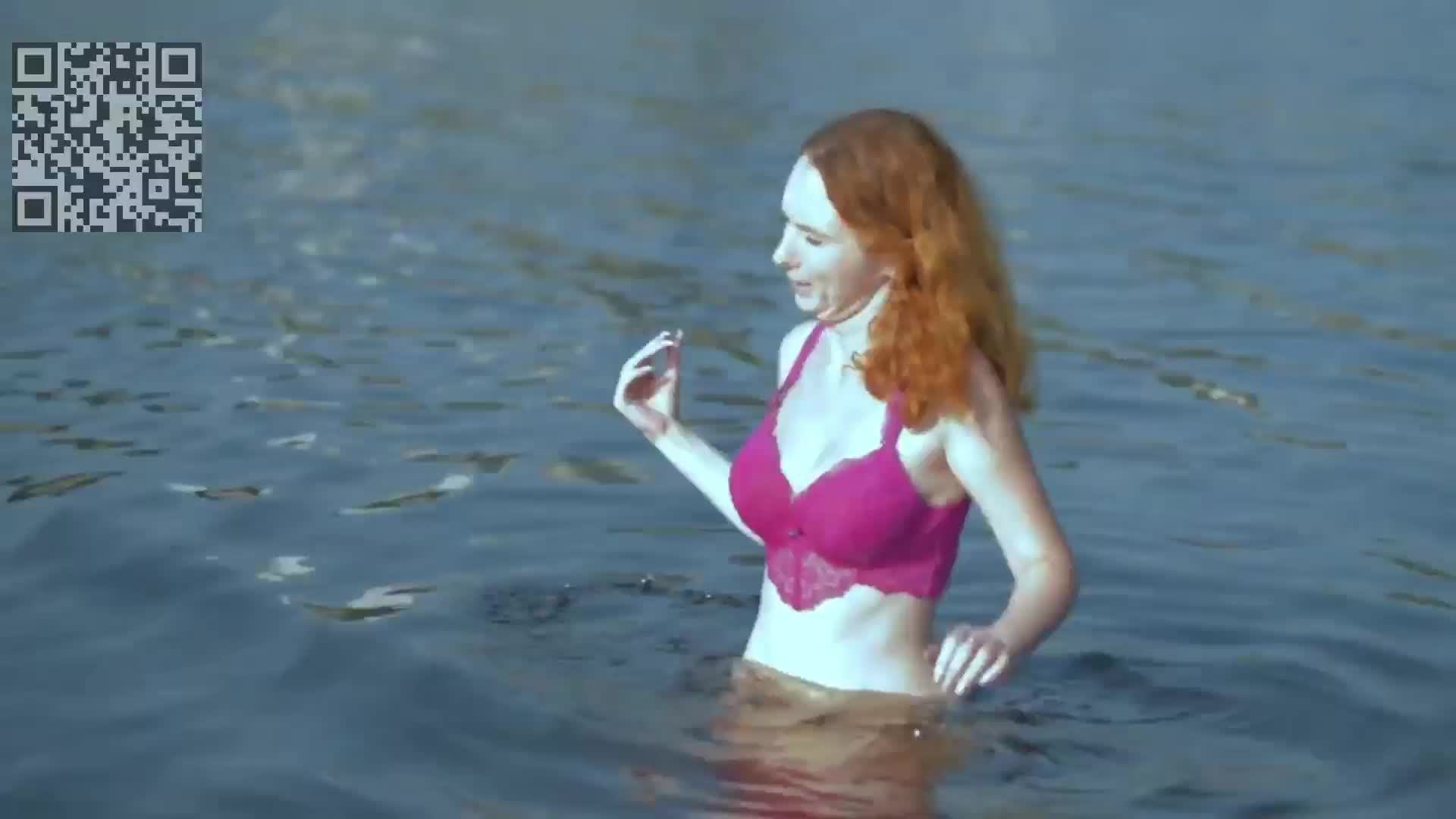 Красивая девушка - загорает. смотреть онлайн