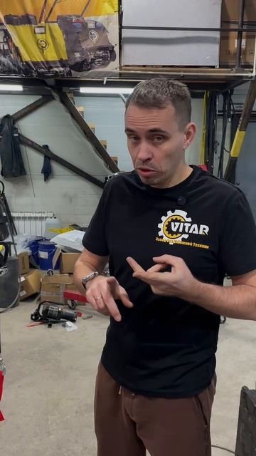 👩🦰 А как бы поступил ты? #девушка #снегоход #Vitar