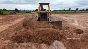 Невероятный 25-тонный самосвал для выгрузки мусора опрокинулся в пруд, спасательный бульдозер KOM…