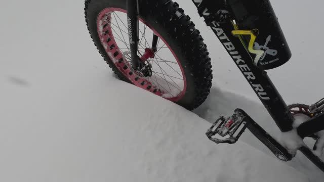 Фэтбайк который не смог.Озеро победило нас.Позор который сложно пережить.Так что же случилось? смотреть онлайн