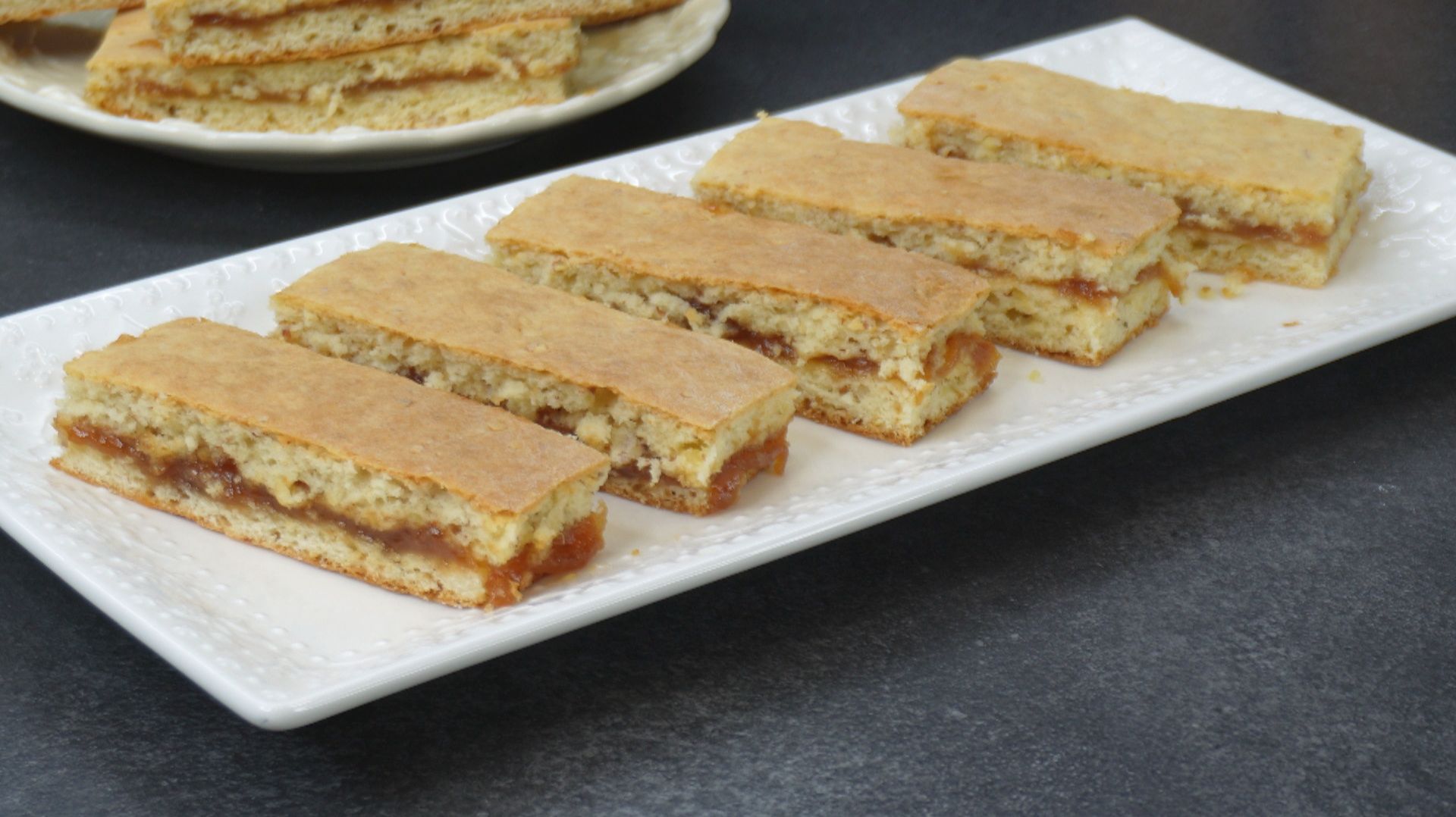 Стакан варенья и 30 минут! Вкуснятина к чаю, от которой не останется и крошки (выпечка с вареньем) смотреть онлайн