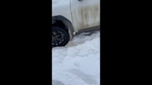 H3 сел на пузо в снег на рыбалке