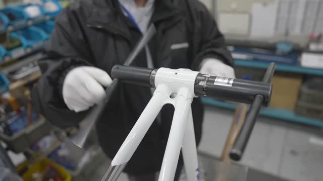 Процесс создания велосипеда на заказ. Высококачественные японские шоссейные велосипеды. смотреть онлайн