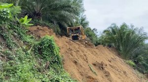CAT D6R XL Bulldozer Repairs Massive Landslide After Severe Floods
