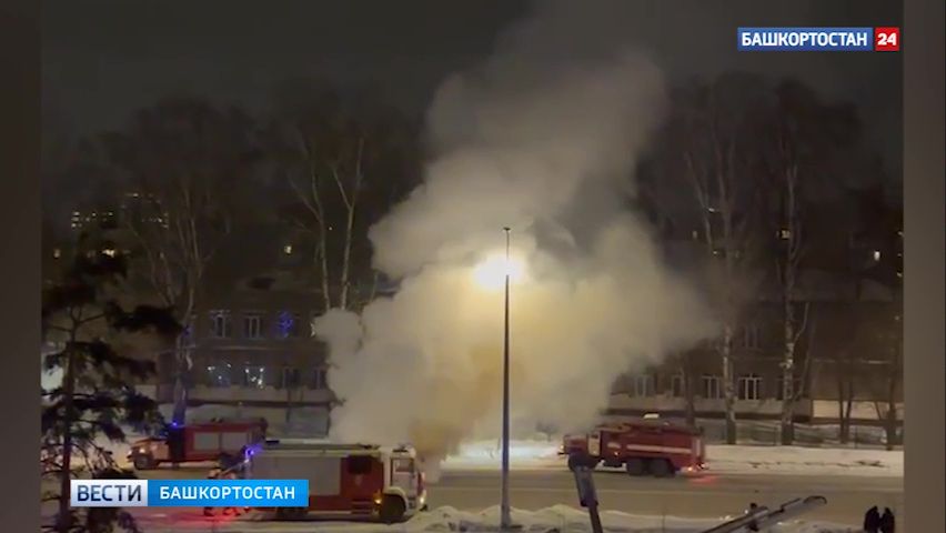 В Уфе на улице Комсомольская загорелся автомобиль смотреть онлайн