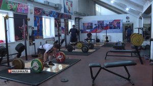 Тяжелоатлеты Махачкалы готовят к важным спортивным соревнованиям