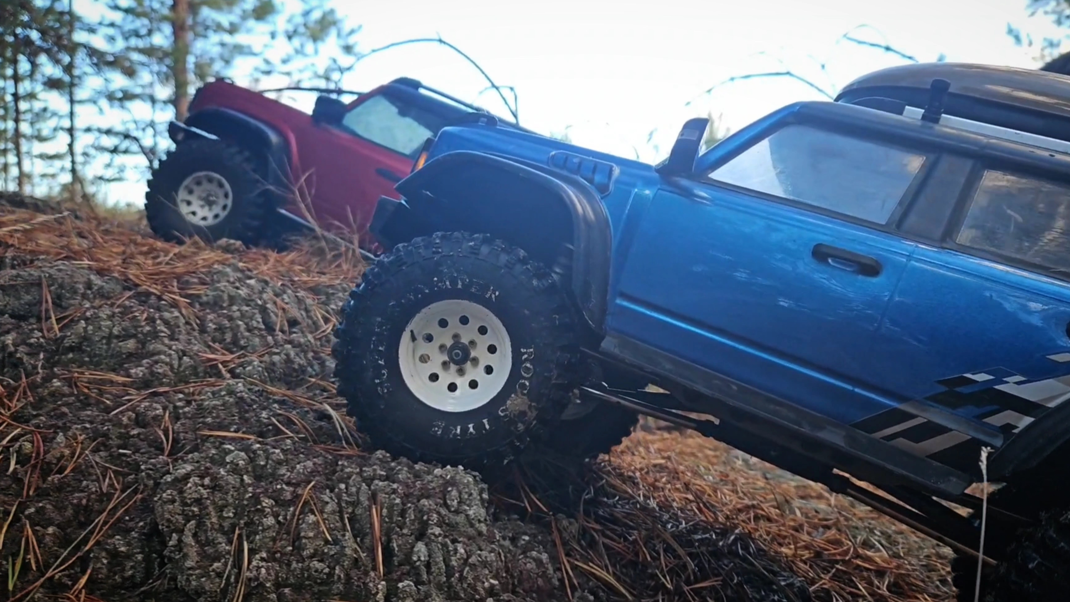 Поездка по лесу на двух Bronco. Подъёмы и спуски. смотреть онлайн