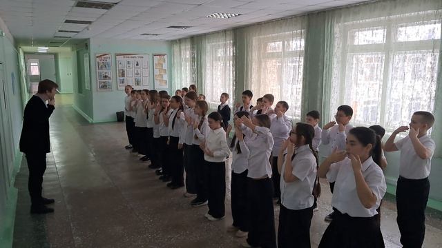 муз. А.Островского сл. Л.Ошанина "Солнечный круг" исп сводный хор 5-х кл МОУ "СОШ 5 им. В.Хомяковой" смотреть онлайн