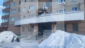 Голый мужчина найден мертвым на козырьке подъезда многоэтажки в Москве