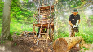 УШЕЛ В ЛЕС и СТРОЮ ДОМ МЕЧТЫ в ГЛУХОМ ЛЕСУ СВОИМИ РУКАМИ -  БАЛКОН в ДОМ НА ДЕРЕВЕ