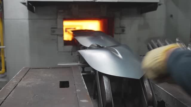 Процесс массового производства лопат. Японская компания по производству лопат. смотреть онлайн