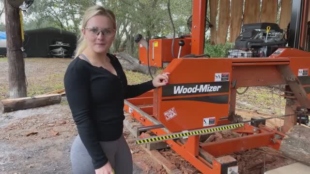 Распиловка красного дерева . На ленточной пилораме . смотреть онлайн