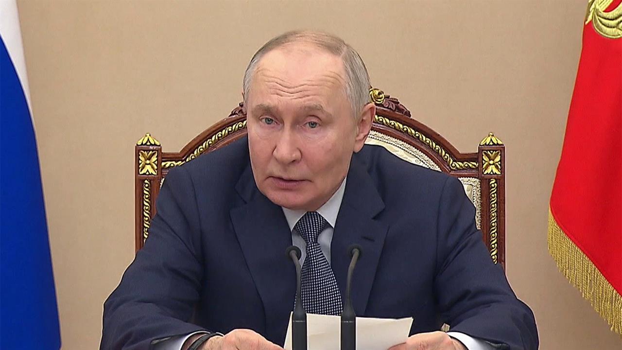 Президент России провел заседание комиссии по вопросам военно-технического сотрудничества. смотреть онлайн