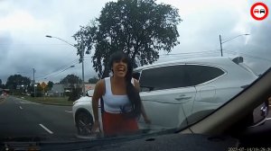 Психи на Дороге. 30 моментов яростных атак на автомобили снятых на камеру.