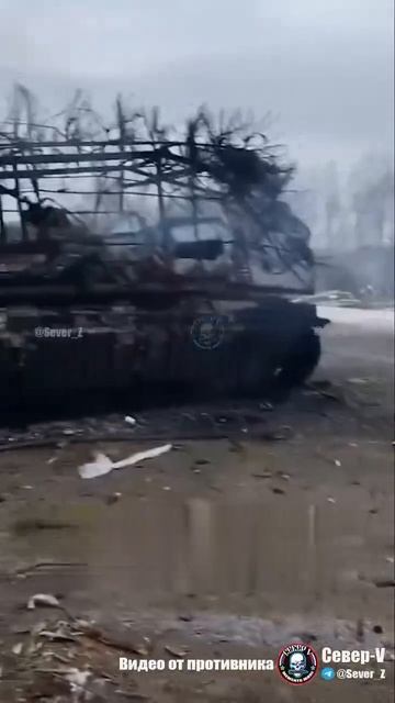 ❌Уничтоженный украинский танк Т-72 с противодронной бронёй типа «одуванчик»… смотреть онлайн