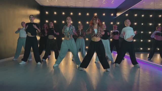 Jazz funk видео. Уроки танцев Джаз-фанка для девушек в Белгороде. Школа танцев Dance Life смотреть онлайн