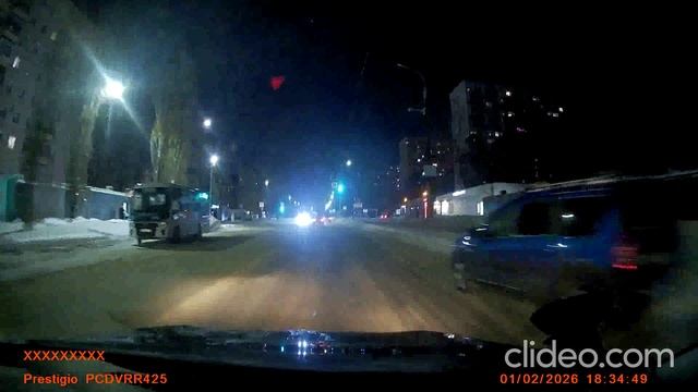 Воронеж..Машины вдоль дороги.. Не от хорошей жизни..Въезд во дворы закрыт.. смотреть онлайн