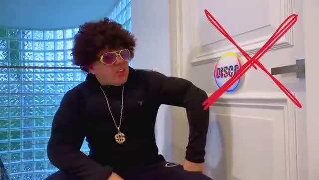 Настя хочет попасть на дискотеку смотреть онлайн