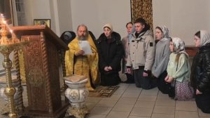 Поем «Покаяние» семьей, в нашем сельском храме.