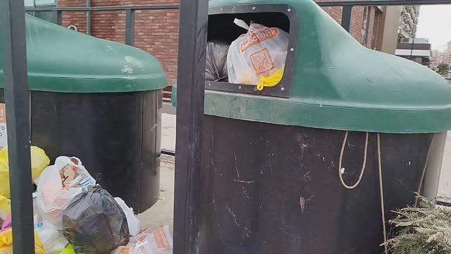 Современный мусорный бак смотреть онлайн