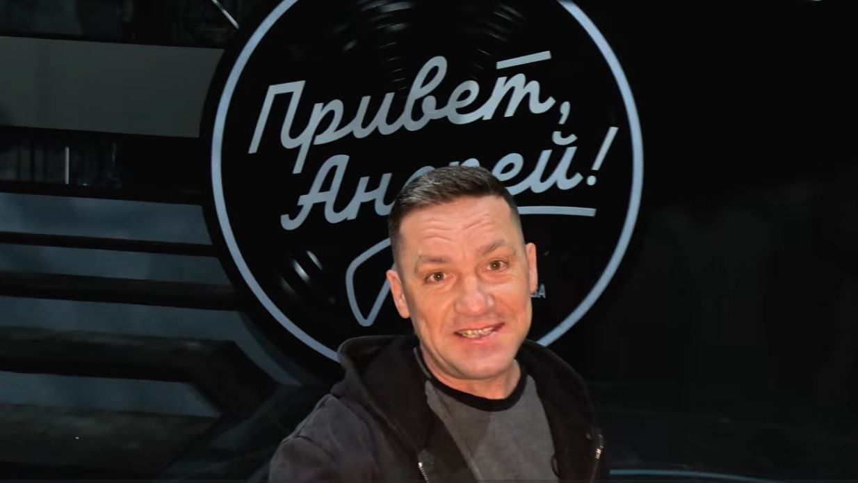 В ПЯТНИЦУ ЛЁША УЕЗЖАЕТ НА СЪЕМКУ К МАЛАХОВУ смотреть онлайн