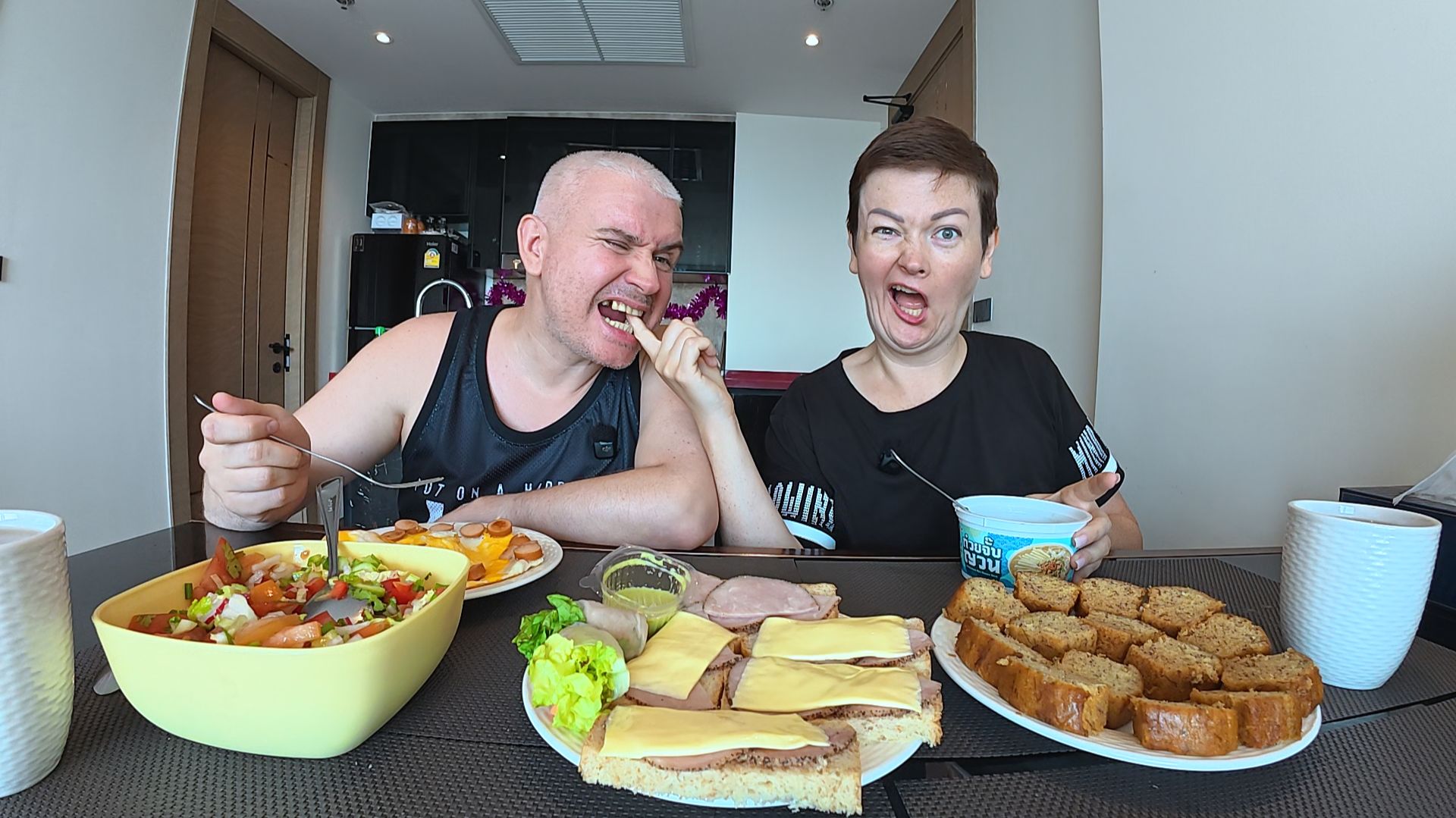 Мукбанг Вован ВРЕДНИЧААЕТ! Мой очередной кулинарный ЭКСПЕРИМЕНТ в Таиланде) Семейный обед Паттайя смотреть онлайн
