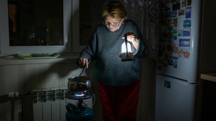 Тысяча домов в Киеве остается без отопления после аварии в энергосистеме смотреть онлайн